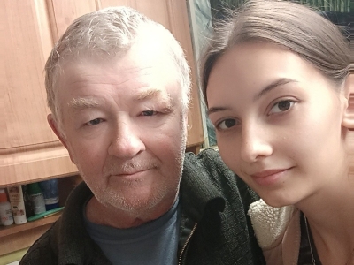 «Папа заплетал мне косички, мы чинили с ним трактор и ходили на рыбалку»