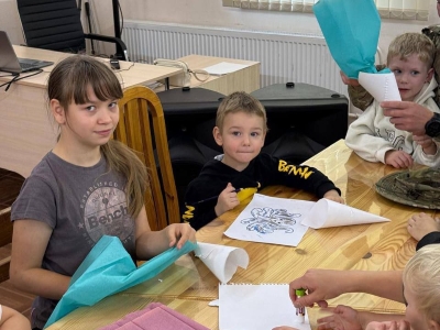 «А в других странах дети берут с собой первого сентября тоже цветы?» 