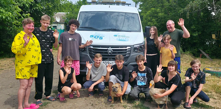 «Помощь всегда рядом»: как мобильная команда проекта «Sамый дОбрый автобуS» поддерживает семью с 11 подростками «Помощь всегда рядом»: как мобильная команда проекта «Sамый дОбрый автобуS» поддерживает семью с 11 подростками