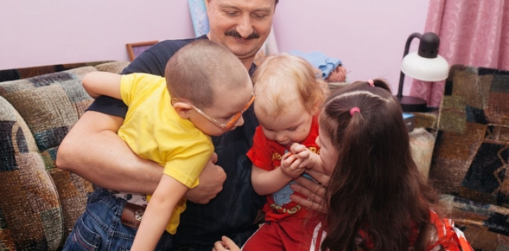 «Я счастлив быть главой большой семьи. Дети – моё главное богатство» «Я счастлив быть главой большой семьи. Дети – моё главное богатство»