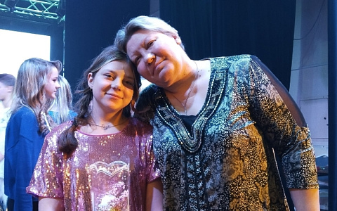 У меня 16 детей и я – артистка»: как благодаря маминому успеху дети обрели уверенность в себе?