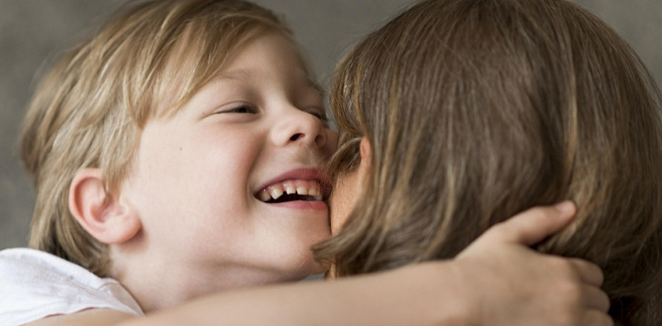 «Это лучший новогодний подарок»: как Миша вернулся к маме после двух лет разлуки